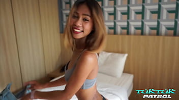 Slim Bangkok Thai Beauty Packed With Cock On Tuktuk Patrol
