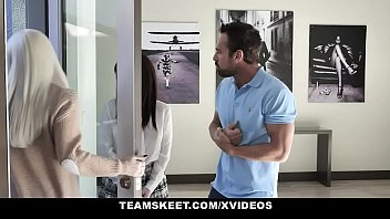 Kiara Edwards Convinces Her Neighbor To Finish Inside Her