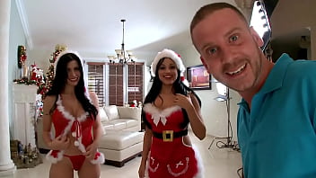 Bangbros – Holiday Cheer With Rebeca Linares & Abella Anderson’s Curvy Celebration