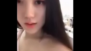 Charming Female Streamer With A Sweet Voice And Attractive Features