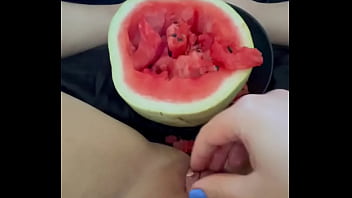 Homemade Female Pleasure With Watermelon – Full Saudi Amateur Video 2025 – Kinky Arabian Snow White Masturbation – Extreme Fruit Fetish – Teen Tight Pussy With Fruit – Girl From Los Angeles, Usa