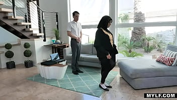 Mature Woman Yearns For Youthful Man – Kylie Kingston